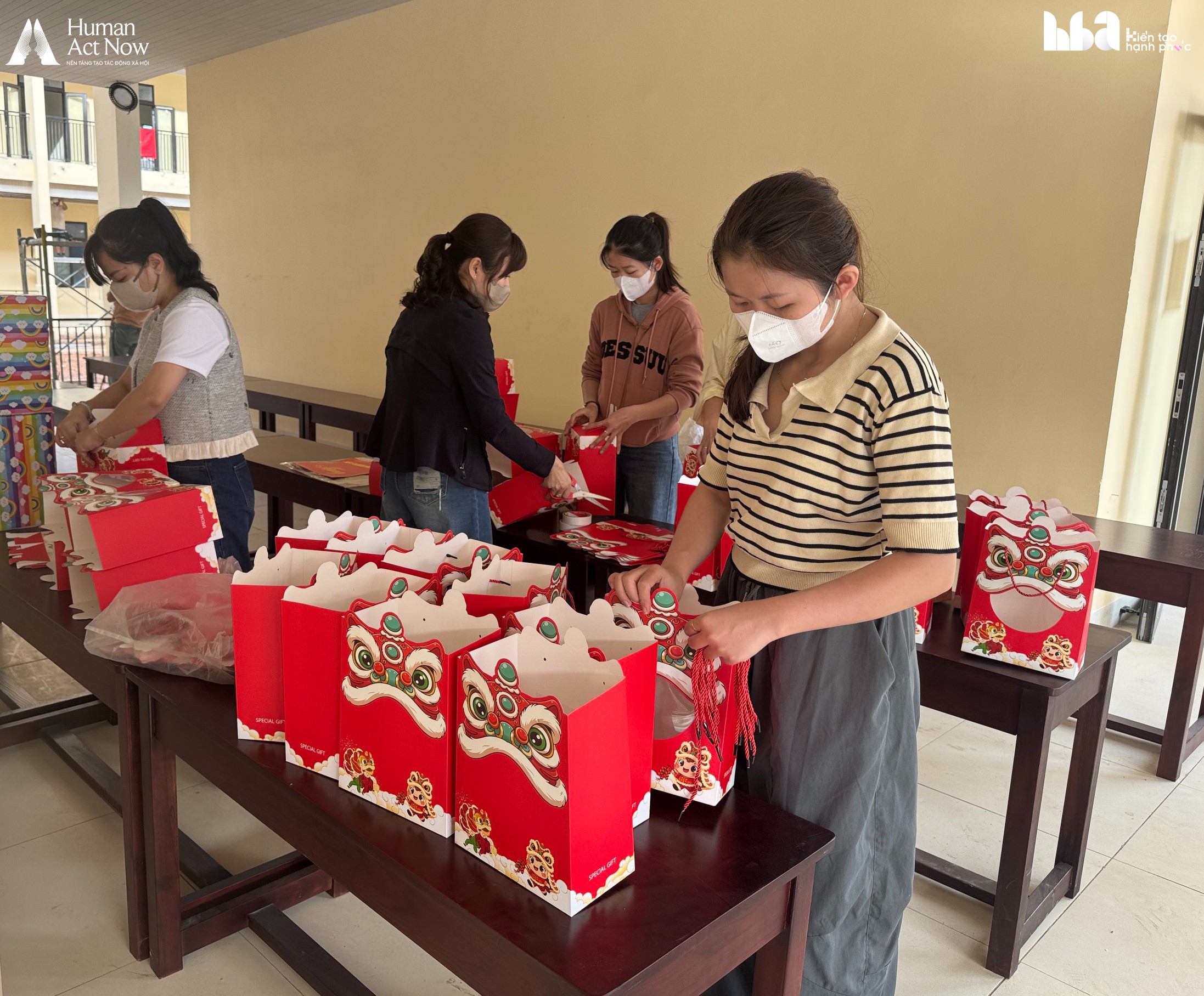 “Mang áo, giày, quà bánh lên vùng cao vẫn chưa đủ: Thứ trẻ em thiếu nhất lại không thể đóng vào thùng” - Ảnh 3.