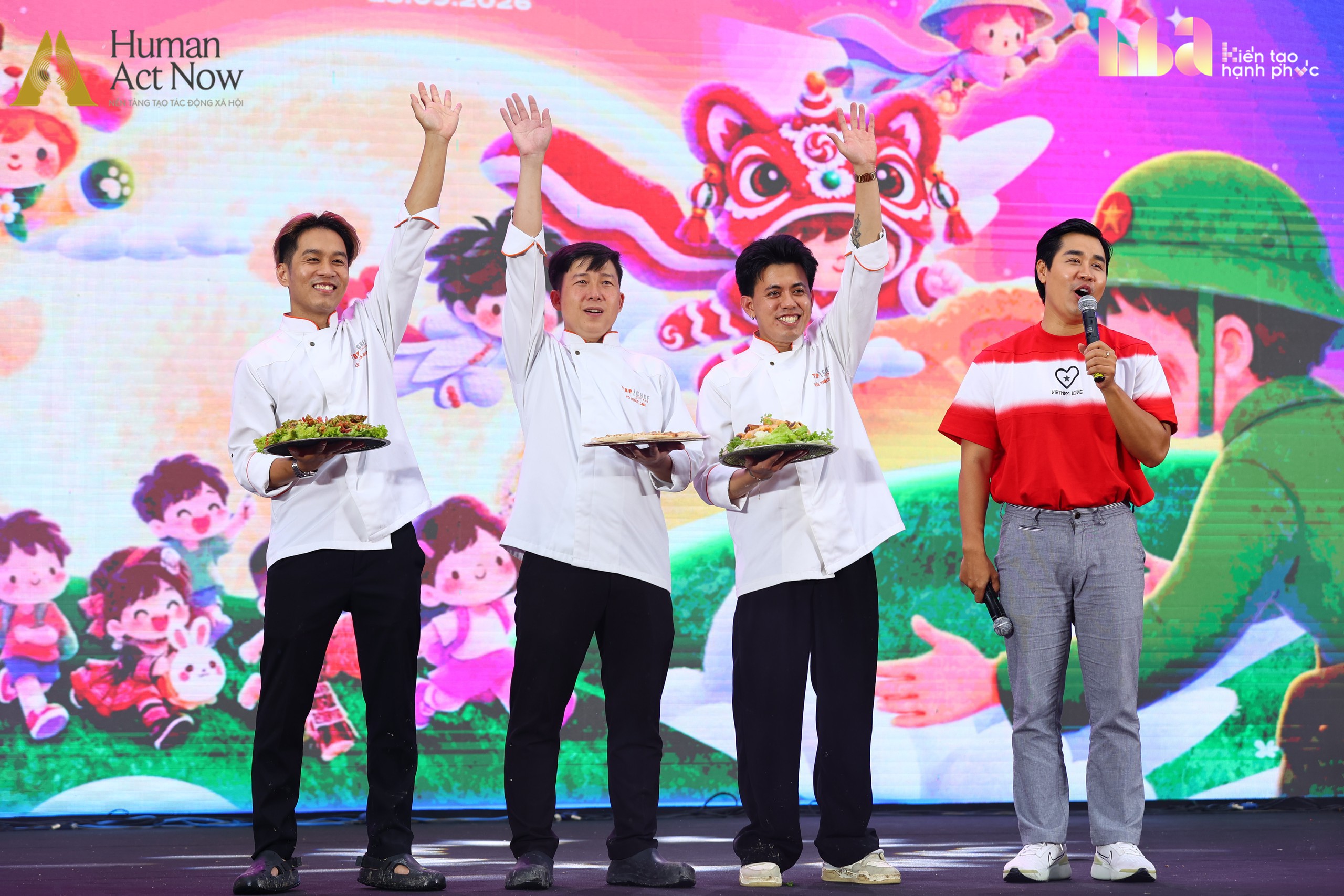 Tết Trung thu chưa từng có ở vùng biên giới giáp Lào: Hàng nghìn người hợp sức làm điều đặc biệt cho 1.700 trẻ em - Ảnh 15.