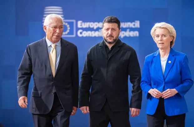 Cú bẻ lái sát giờ G của ông Trump: Gạt gói trừng phạt Nga sang bên, ông Zelensky tuyên bố không nghe theo Mỹ - Ảnh 2.