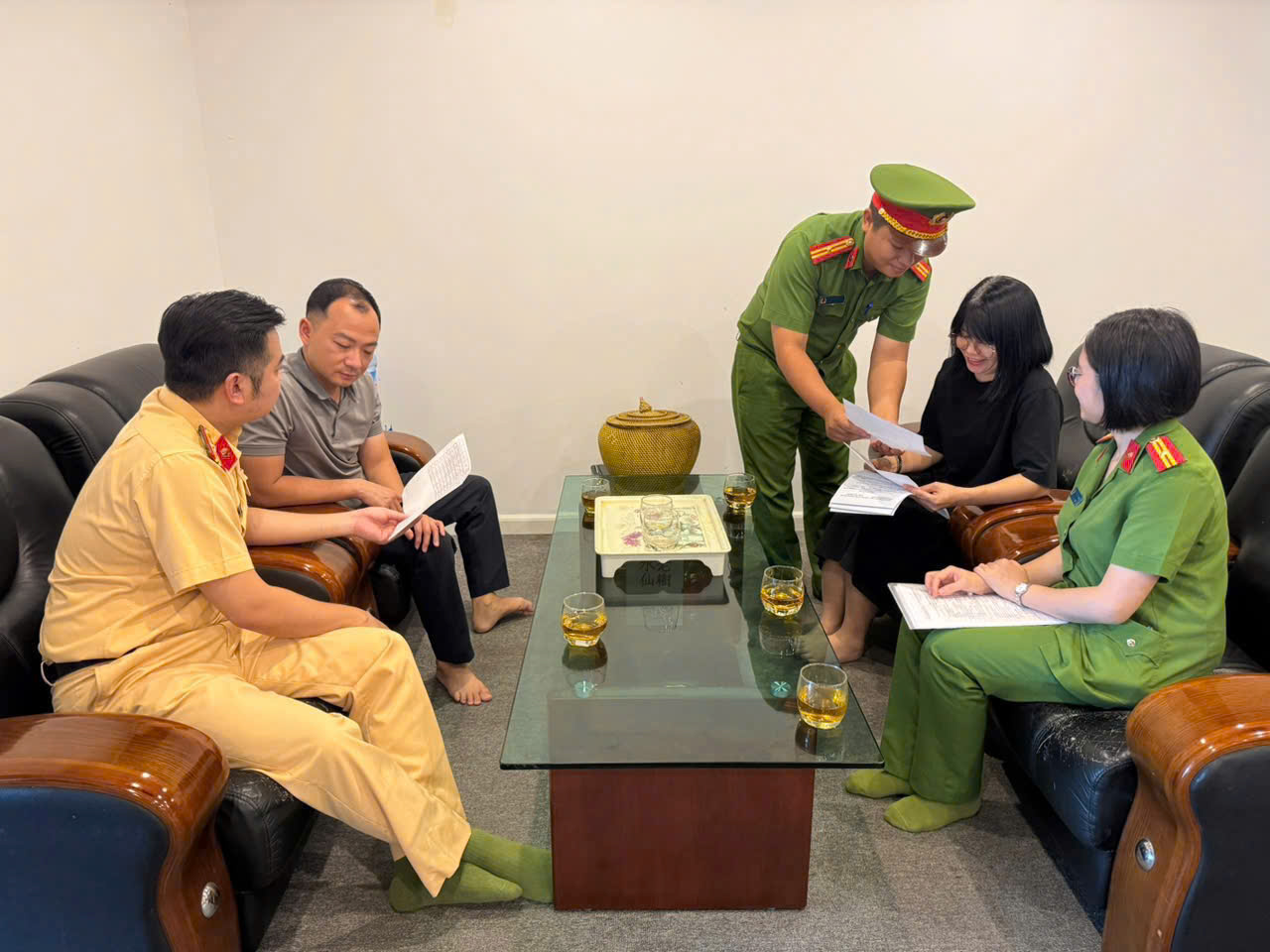 Tất cả chủ xe tại Hà Nội chú ý: Công an đang rà soát hơn 1 triệu phương tiện, có 3 trường hợp cần kiểm tra - Ảnh 1.