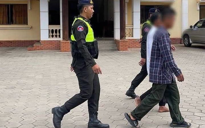 Giữa cáo buộc nhượng lãnh thổ cho Thái Lan, Thủ tướng Campuchia cảnh báo nguy cơ “bị đánh từ phía sau” ảnh 2 Giữa cáo buộc nhượng lãnh thổ cho Thái Lan, Thủ tướng Campuchia cảnh báo nguy cơ “bị đánh từ phía sau” - Ảnh 2.