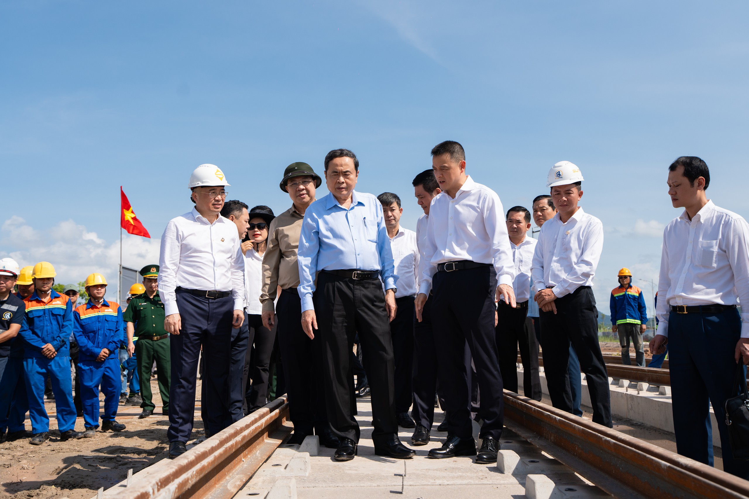 Thi công 'thần tốc', loạt công trình tỷ đô phục vụ sự kiện VVIP của Việt Nam cam kết dấu mốc chưa từng có - Ảnh 2.