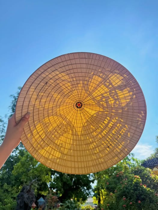 Thủ tướng Ba Lan mang nón lá lên máy bay rời Việt Nam: Câu chuyện thú vị về vật dụng quen thuộc của người Việt - Ảnh 4.