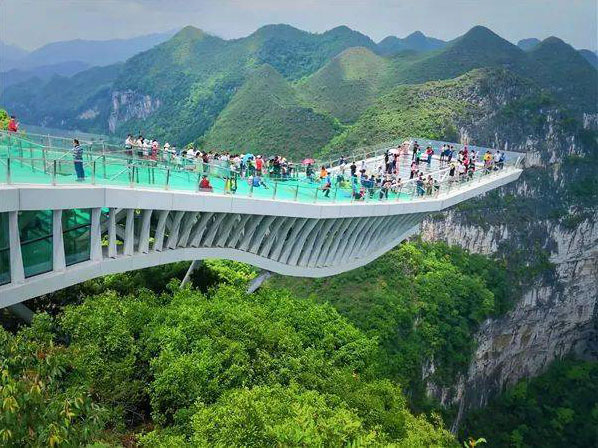 Phát hiện hố sụt khổng lồ ở nước láng giềng Việt Nam, sâu hơn 600 m và có cả rừng nguyên sinh bên dưới - Ảnh 6.
