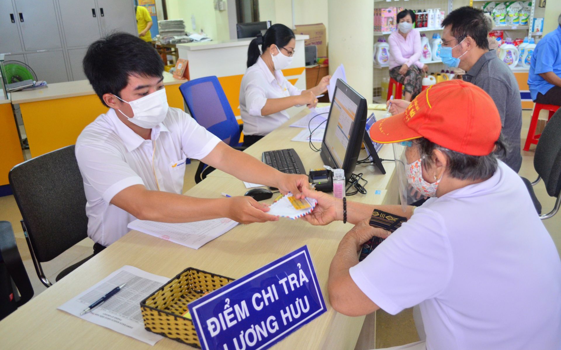 Tất cả người dân có thẻ Bảo hiểm y tế chú ý thông báo mới nhất từ BHXH Việt Nam ảnh 3 Tất cả người dân có thẻ Bảo hiểm y tế chú ý thông báo sau - Ảnh 3.
