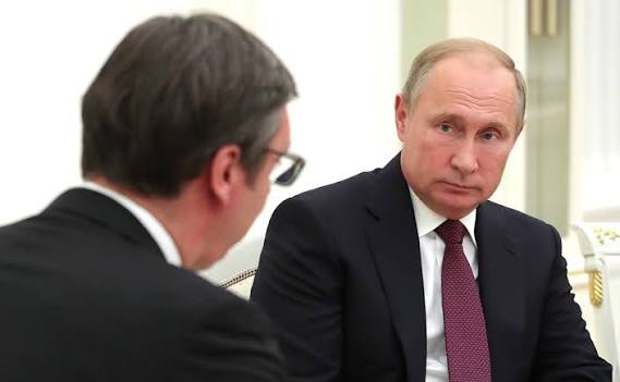 Ông Vučić rời ghế Tổng thống sau buổi trao đổi với ông Putin: Cuộc gọi sát giờ G và “kịch bản Armenia” - Ảnh 1.