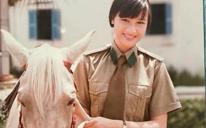 Nghệ sĩ U90 leo bộ lên đỉnh Yên Tử: "Ở tuổi này mà còn đi được là may mắn lắm rồi" ảnh 3