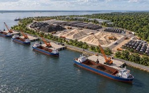 Chuyện lạ có thật ở Việt Nam: Bệnh viện dùng UAV, cụ bà gần trăm tuổi nhận chế độ hưu trí ngày tại nhà - Ảnh 5.