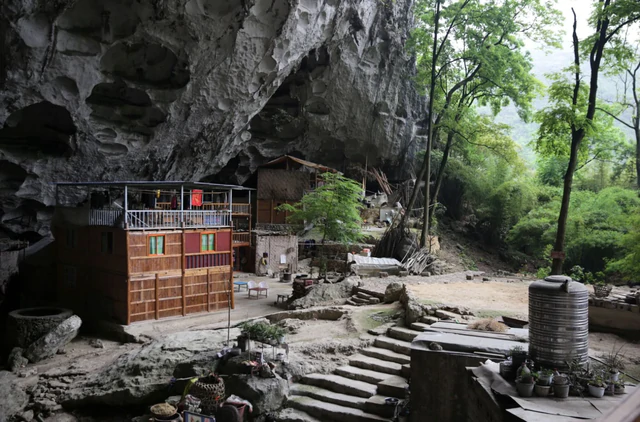 Phát hiện ngôi làng "ẩn" trong lòng núi ở nước láng giềng Việt Nam, từng có gần 100 người sống tách biệt - Ảnh 6.