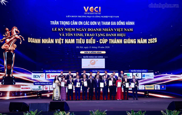 Việt Nam vừa chứng kiến kỳ tích 100 người góp phần quan trọng tạo ra 1,34 triệu tỷ đồng - Ảnh 1.