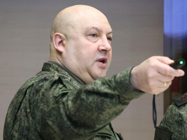 Mỹ gọi thẳng Tướng Ukraine dọa "khóa tay" - Một nước tập hợp 8.000 lính giữa tin Nga đưa Surovikin trở lại - Ảnh 2.