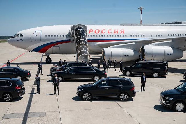 Hai chiếc "Điện Kremlin bay" cùng cất cánh một lúc, tại sao ông Putin không cho ai biết mình ngồi trên chiếc nào? - Ảnh 2.