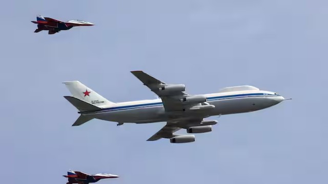 Hai chiếc "Điện Kremlin bay" cùng cất cánh một lúc, tại sao ông Putin không cho ai biết mình ngồi trên chiếc nào? - Ảnh 3.