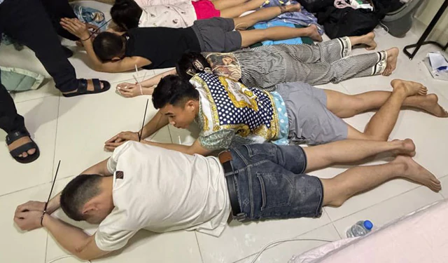 Campuchia: 77 sĩ quan cảnh sát bị bắt vì tội lừa đảo trực tuyến - Ảnh 1.