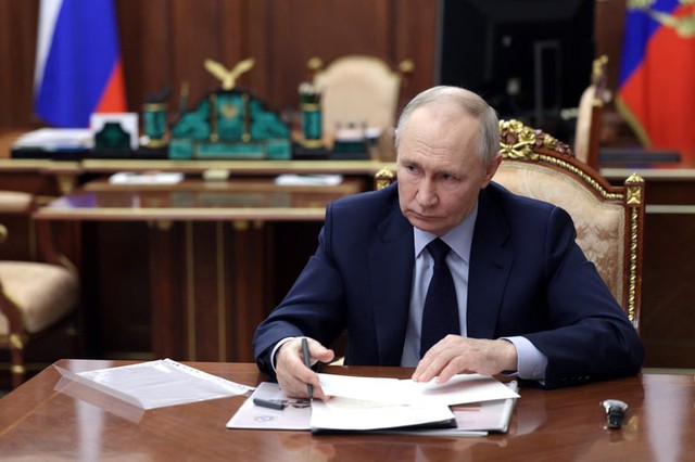 Nga triệu Đại sứ một nước cảnh báo nóng, 2 ngày sau Tổng thống Putin ký sắc lệnh "giáng đòn" ngay lập tức - Ảnh 3.