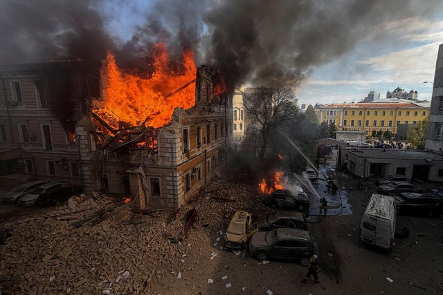 Mỹ đổ lỗi qua lại vụ “ngắt” kết nối, Tổng thống Ukraine nói sai lầm chết người ảnh 1
