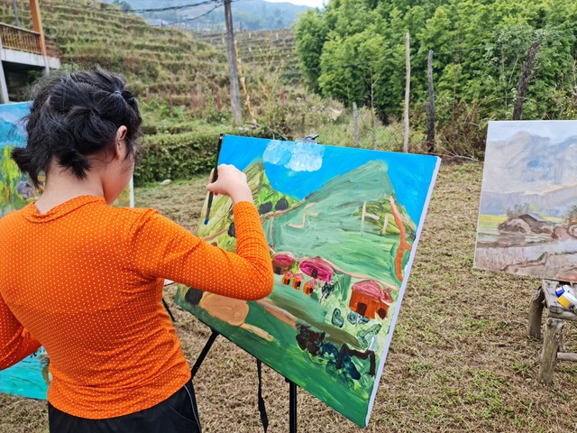 Triển lãm tranh của con gái GS Đặng Hùng Võ: Hành trình nghệ thuật từ những mảnh giấy vứt đi của đứa trẻ tự kỷ - Ảnh 6.