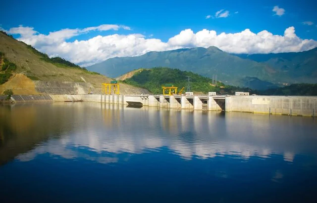 Việt Nam sở hữu "kỳ quan" trong lòng núi: Khoét 600m đá đặt tổ hợp công nghệ phát dòng điện 87,6 tỷ kWh - Ảnh 1.
