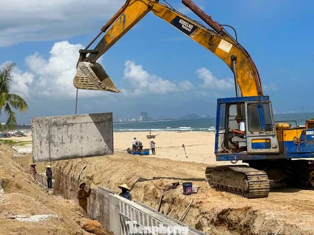 Mục kích công trình "phòng thủ bờ biển Hội An" 214 tỷ đồng ở Việt Nam: Dài 1.950m, tại bãi biển đẹp bậc nhất TG - Ảnh 4.