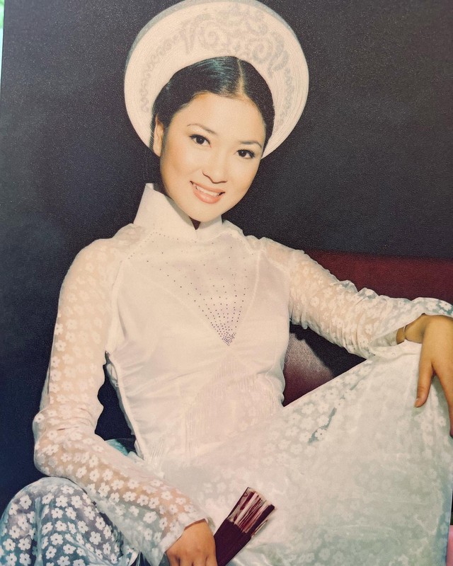 'Hoa hậu có cuộc sống bí ẩn nhất Việt Nam' tự hào vì cả 3 con đều giỏi hơn mẹ - Ảnh 1.