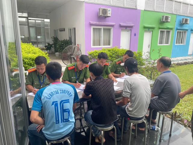 Công an kiểm tra 500 cán bộ, công nhân viên 1 công ty - Ảnh 1.
