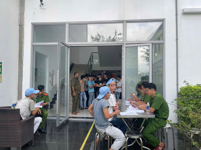 Công an kiểm tra 500 cán bộ, công nhân viên 1 công ty - Ảnh 2.