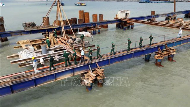 Huy động gần 500 trụ cọc thép, 1.000 thiết bị, Việt Nam xây cầu vượt biển hơn 25.000 tỷ đồng, top 3 ĐNÁ - Ảnh 3.