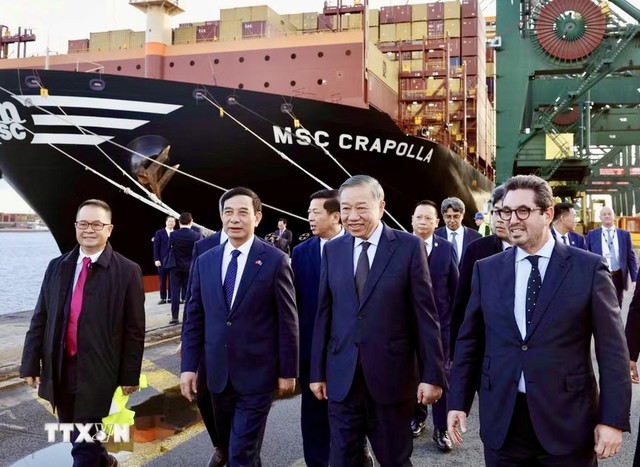 Tổng Bí thư, Chủ tịch nước Tô Lâm thăm cảng lớn thứ 2 châu Âu: "Người khổng lồ" tạo 21 tỷ euro/năm có gì? - Ảnh 1.