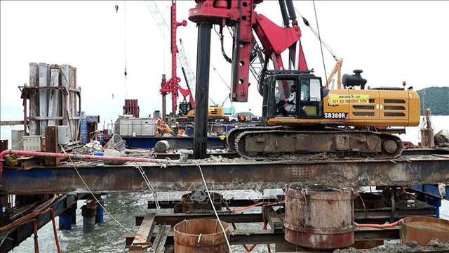 Huy động gần 500 trụ cọc thép, 1.000 thiết bị, Việt Nam xây cầu vượt biển hơn 25.000 tỷ đồng, top 3 ĐNÁ - Ảnh 1.