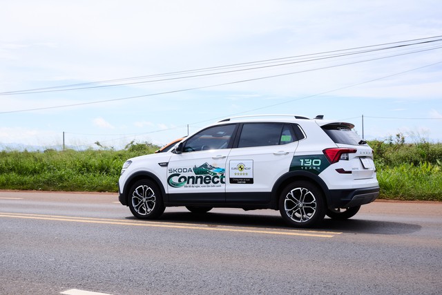 Chạy ròng rã 400km xe châu Âu giá hơn 500 triệu, người lái: Đèo Phượng Hoàng làm lộ rõ mọi ưu nhược điểm - Ảnh 1.