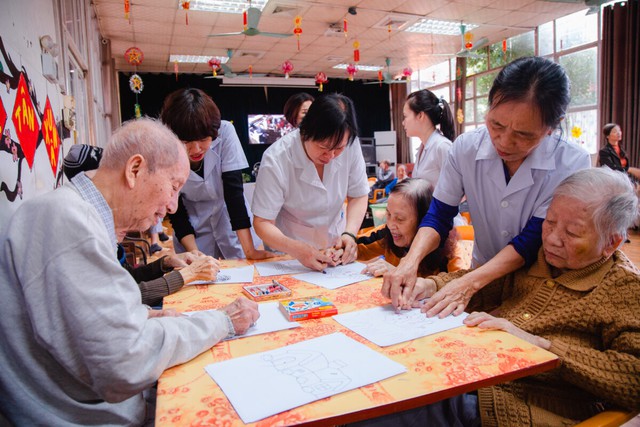 Từ 7/12/2026, áp dụng quy định mới về cơ sở chăm sóc người cao tuổi: Tất cả người dân cần lưu ý điều gì? - Ảnh 1.
