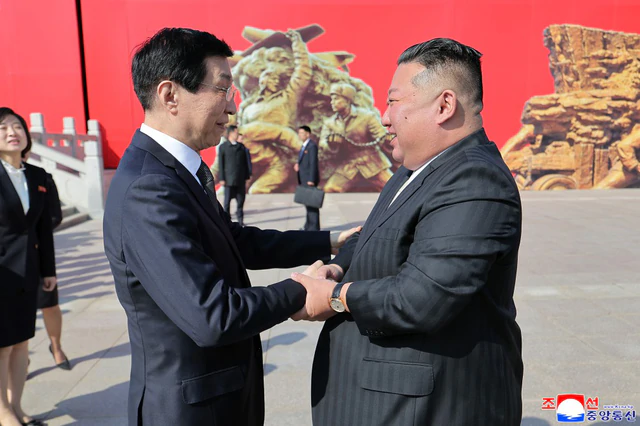 Chủ tịch Trung Quốc Tập Cận Bình lập tức ra chỉ thị đặc biệt khi ông Kim Jong-un qua cầu sông Áp Lục. - Ảnh 2.