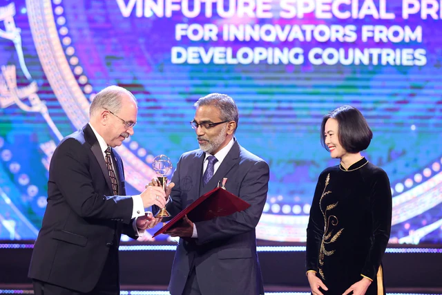 “Cha đẻ” công nghệ tạo ra 1 lít nước sạch chỉ với 7 VND trân trọng tầm nhìn của tỷ phú Phạm Nhật Vượng - Ảnh 2.