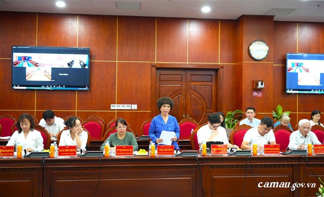 Đến tỉnh duy nhất của Việt Nam có 3 mặt giáp biển, bà Thái Hương dâng hoa tại một công trình đặc biệt - Ảnh 2.