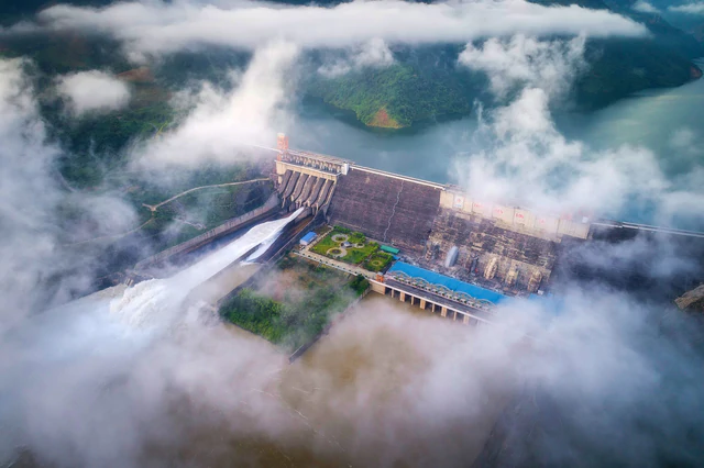 Việt Nam thực hiện cuộc đại di dân lịch sử 20.340 hộ, nhường chỗ cho công trình thủy điện Sơn La 60.200 tỷ lớn nhất ĐNÁ - Ảnh 1.