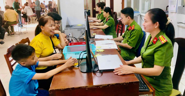 Quy định mới nhất về thẻ căn cước vừa chính thức có hiệu lực, tất cả người dân cần biết - Ảnh 3.