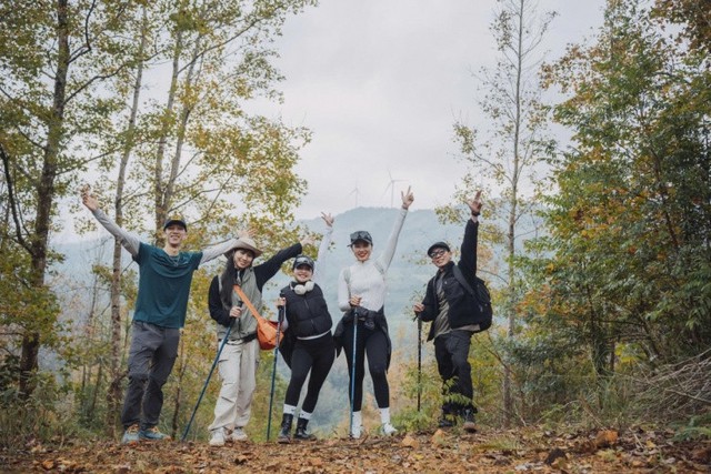 Việt Nam có cánh rừng hiếm hoi mỗi năm đổi qua 3 màu, cung trekking 14km đẹp như một góc trời Âu - Ảnh 3.