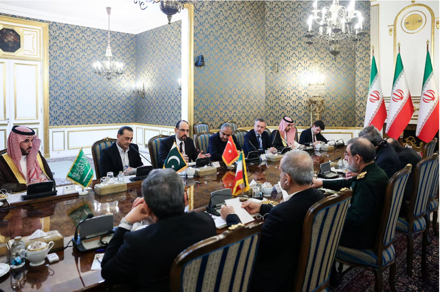 Mỹ dọa tấn công Iran lần nữa, 4 nước họp khẩn tìm lối thoát: Cuộc họp phút chót ở Tehran - Ảnh 1.