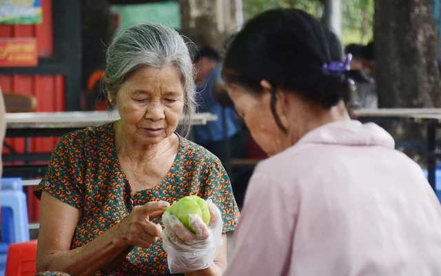 Lời khuyên cho người trung niên gặp 'may mắn hiếm có' như NSND Minh Vương - Ảnh 2.
