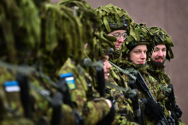 Không muốn “chờ NATO đến”, một thành viên điều quân chủ lực sát biên giới Nga: Điện Kremlin phản ứng sao? ảnh 1