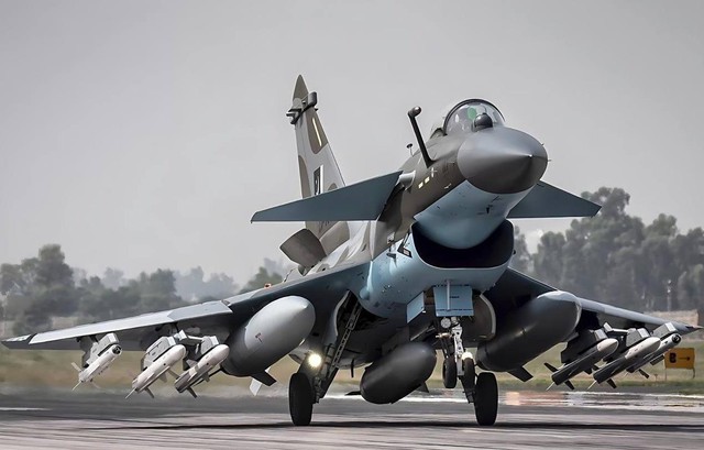 Trung Quốc chốt đơn gần 100 chiếc J-10 - Khách hàng ĐNA đầu tiên lộ diện, nói đúng 2 từ ẩn ý - Ảnh 2.