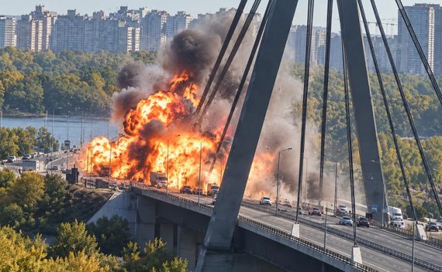 Cắt xuyên cầu “ngọt như dao”, vũ khí kỳ diệu của Nga đang gây xôn xao: Ukraine chưa từng thấy điều này trước đây - Ảnh 1.