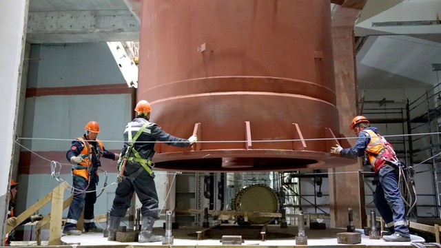 Mục kích thiết bị 95 tấn được kỹ sư Nga lắp vào công trình chưa từng có trên hành tinh - Ảnh 1.