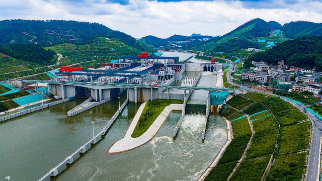 Từ quốc gia không có đường bờ biển đến quốc gia có đường bờ biển kết nối: Tuyến đường thủy mới của Trung Quốc có thể mở ra thêm nhiều tuyến đường thương mại cho Lào như thế nào? - Ảnh 1.