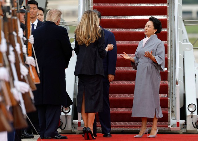 Chuyên gia 40 năm kinh nghiệm soi màn chào đón ông Tập Cận Bình của ông Trump: Nhiều chi tiết đáng chú ý - Ảnh 4.