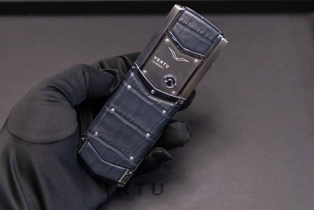 Nhà giàu "sốc ngửa" vì Vertu trăm triệu đột ngột "điếc": Sự thật đắng ngắt sau chiếc điện thoại đầy sóng! - Ảnh 1.