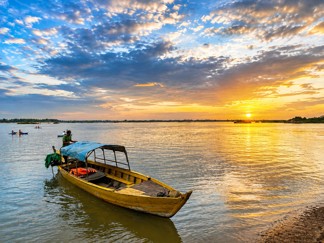 Phát hiện cây cầu kỳ lạ ở nước láng giềng Việt Nam, hằng năm "biến mất" rồi xuất hiện theo cách không ngờ - Ảnh 5.