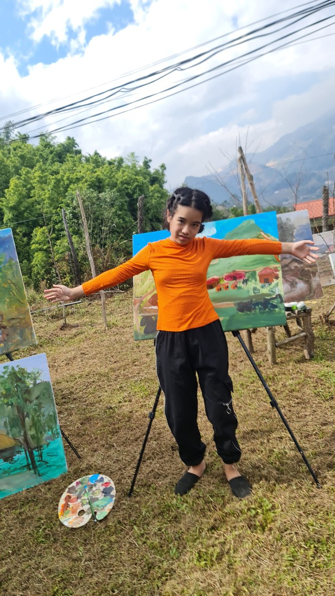 Triển lãm tranh của con gái GS Đặng Hùng Võ: Hành trình nghệ thuật từ những mảnh giấy vứt đi của đứa trẻ tự kỷ - Ảnh 8.