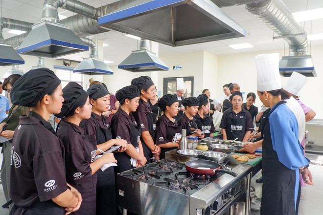 Founder KOTO Jimmy Phạm chia sẻ về hành trình vượt khó và tư duy tự lập cho người trẻ - Ảnh 3.