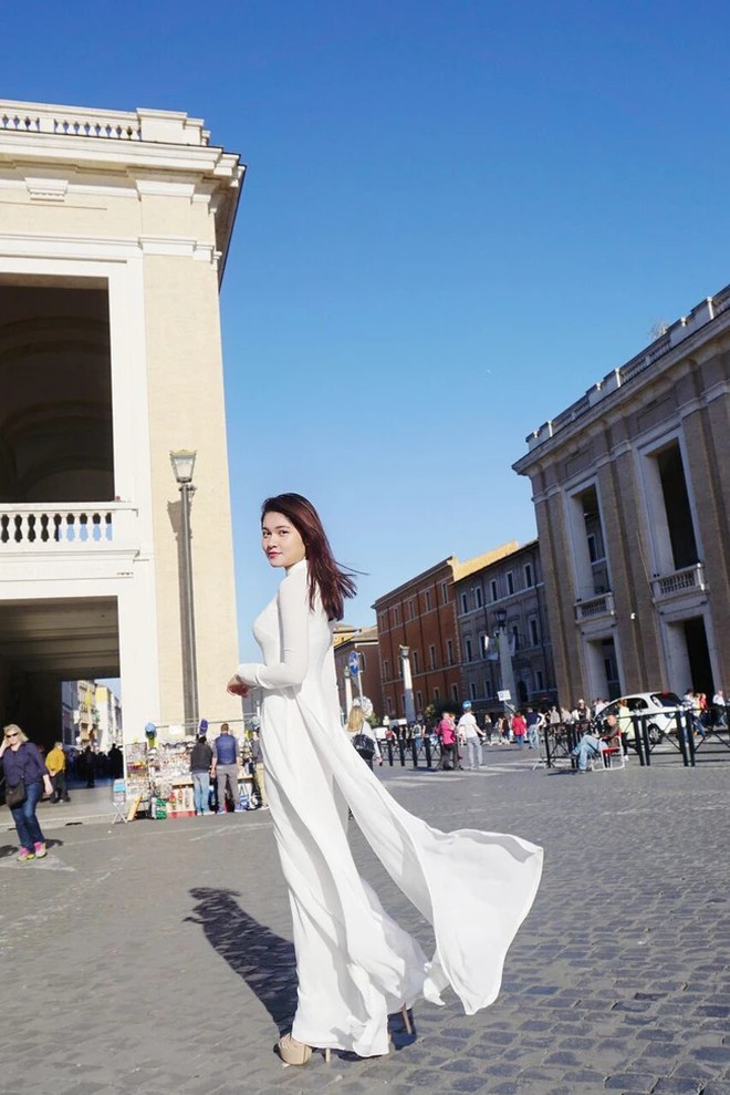 Người mẫu mặc hanbok chụp ảnh trước Ngọ Môn gây tranh cãi: Du khách cần lưu ý gì khi tham quan di tích trong và ngoài nước? - Ảnh 3.